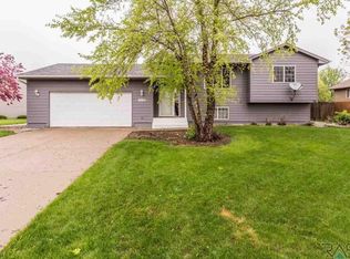 110 Atkins Dr, Tea, SD 57064