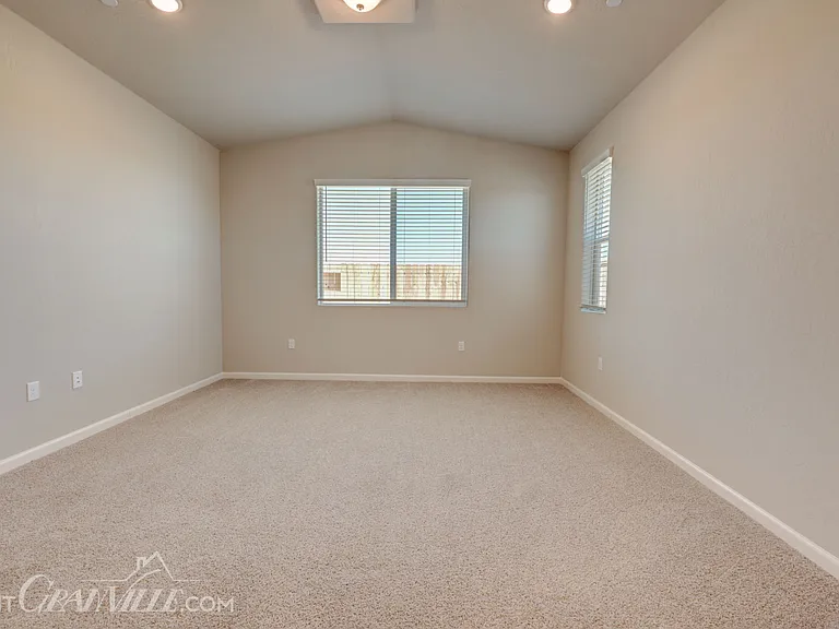 877 Halford Ln — Photo 19