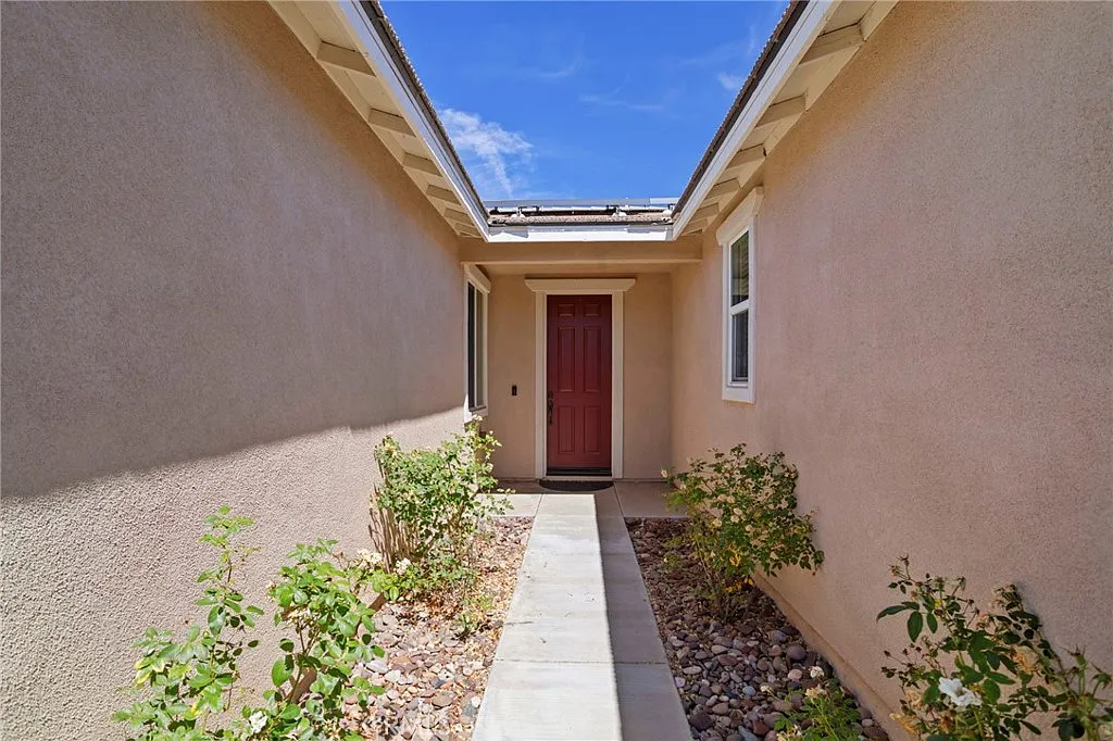 3 bed, 1945 sqft, $3,750 — Photo 2