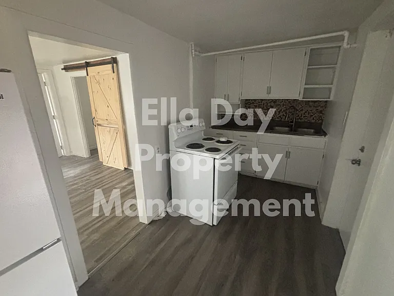 1801 S Glenn St — Photo 3
