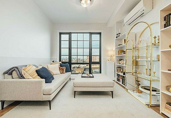 2nd image of 115 Stanwix St #455