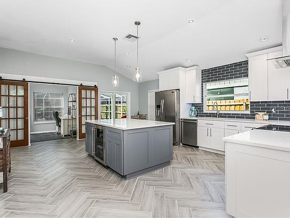 3rd image of 13404 Roslyn Pl