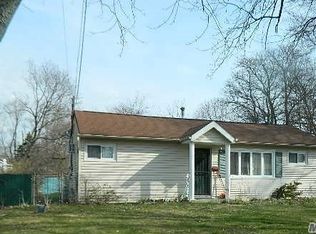5 Tamarack St, Central Islip, NY 11722