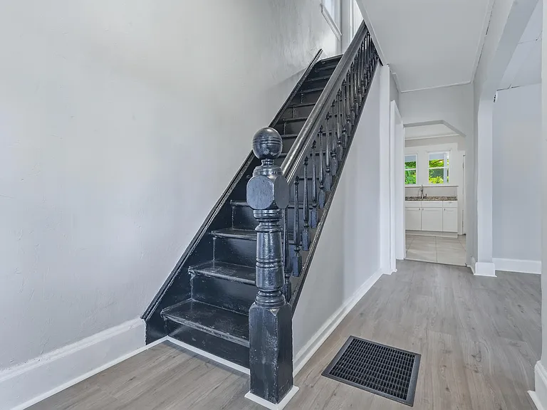 70 Van Deusen St — Photo 4