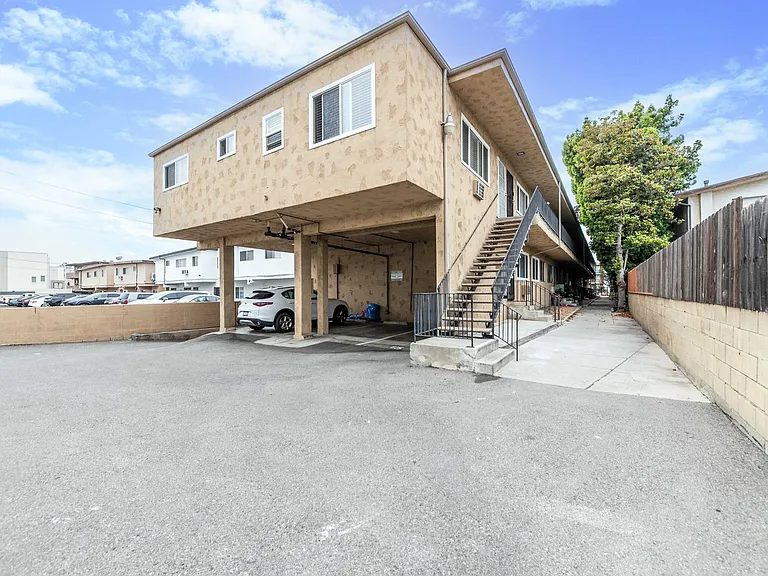 5330 Corteen Pl — Photo 23