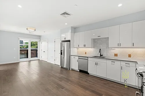 54 Auburn St #401 Photo 1
