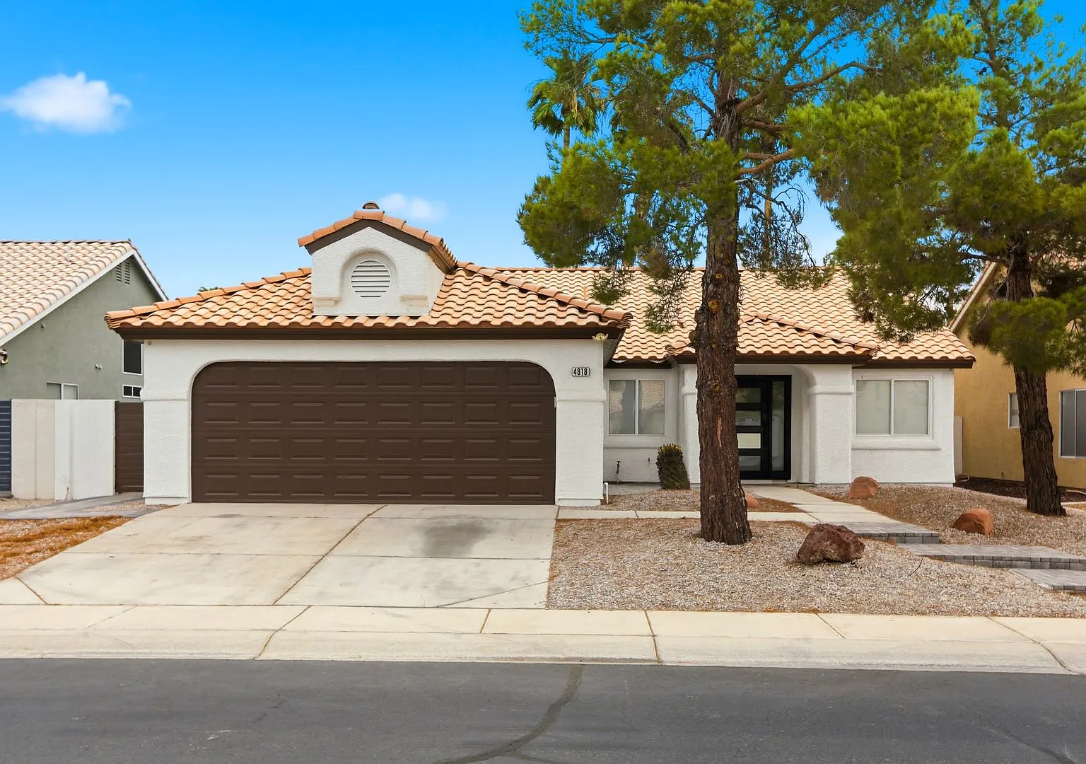 Remodeled Single Story in Guard Gated Community — Photo 1