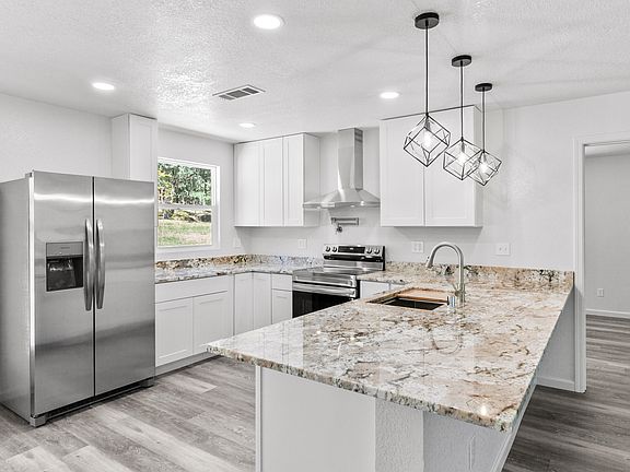 5th image of 952 Branstetter Ln