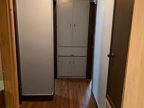 3rd image of 1626 Merriman Ave