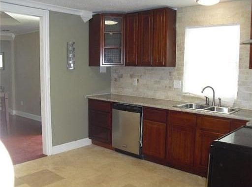 4th image of 4822 Kendall Dr