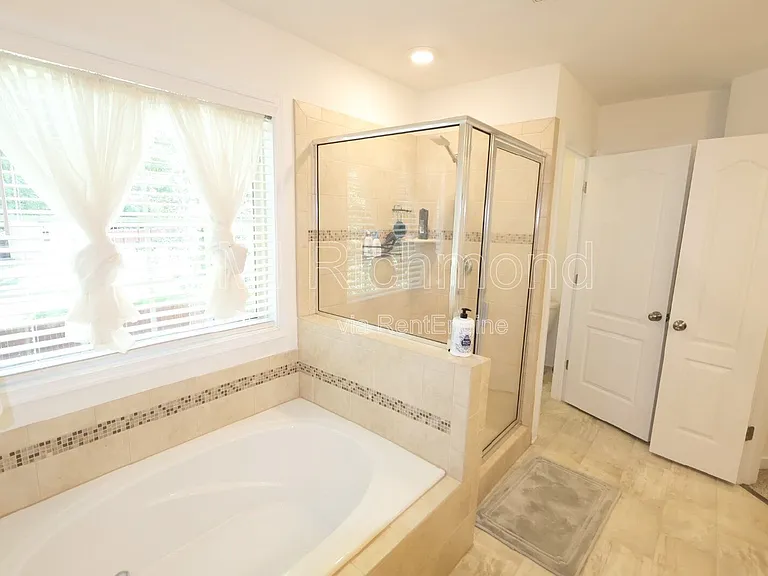 14106 Shallow Creek Ln — Photo 46