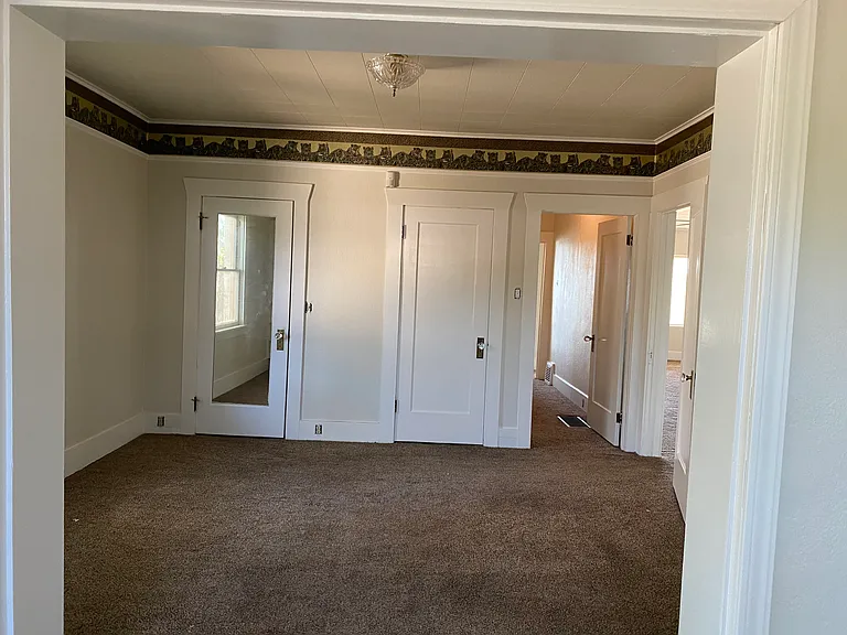 945 Rio St — Photo 9