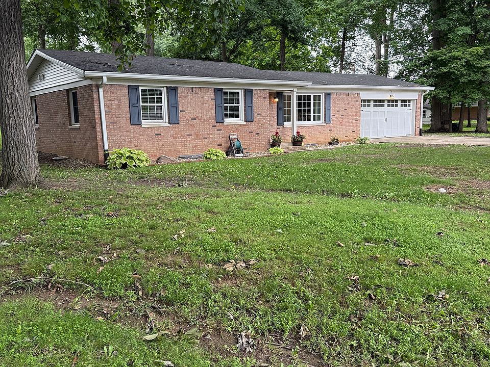 1st image of 216 Oakwood Dr