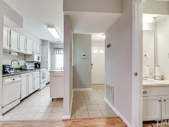 4th image of 140 Kingsbury Dr #140