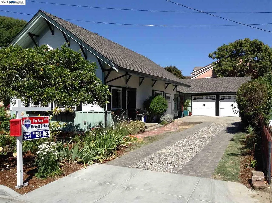 386 Riverside Ave photo 1