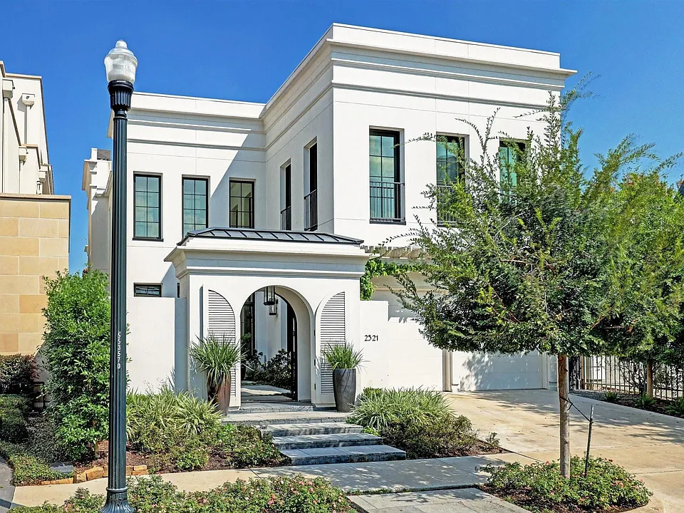 2521 Westgate Dr