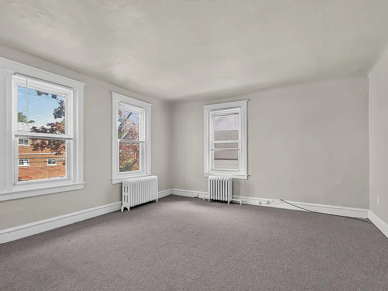 332 W Washington St — Photo 12