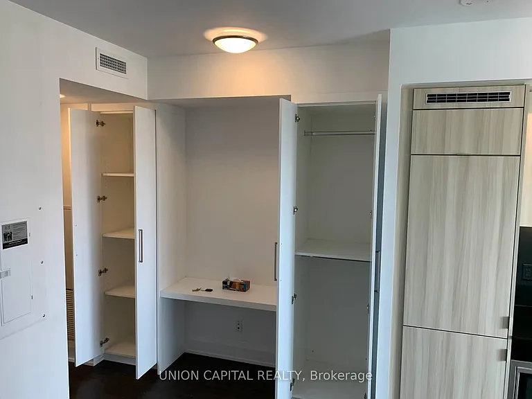 101 Erskine Ave #906 — Photo 8