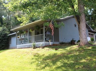 28 Old Thomas Rd, Franklin, NC 28734
