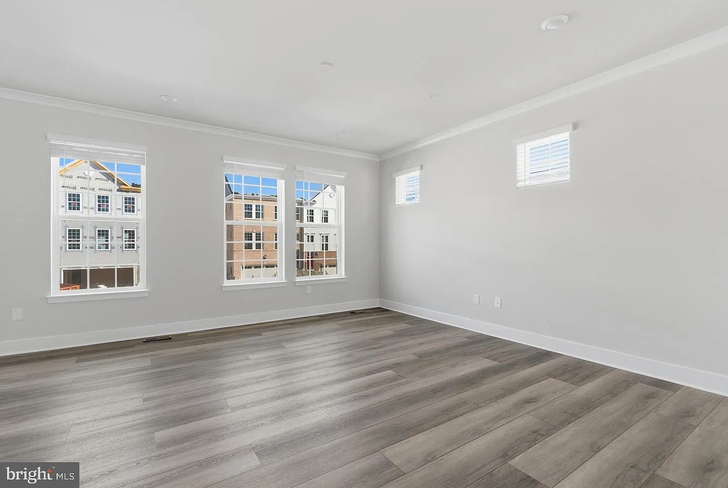 3 bed, 4.5 bath, 2355 sqft, $3,550 — Photo 4