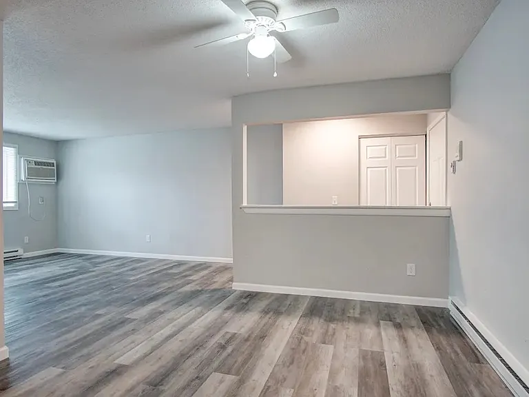 Point Place Apartments — Photo 17