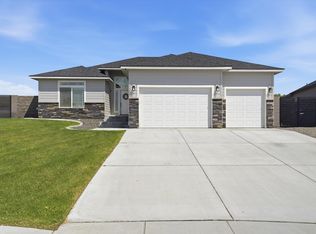 7207 Cornflower Dr, Pasco, WA 99301