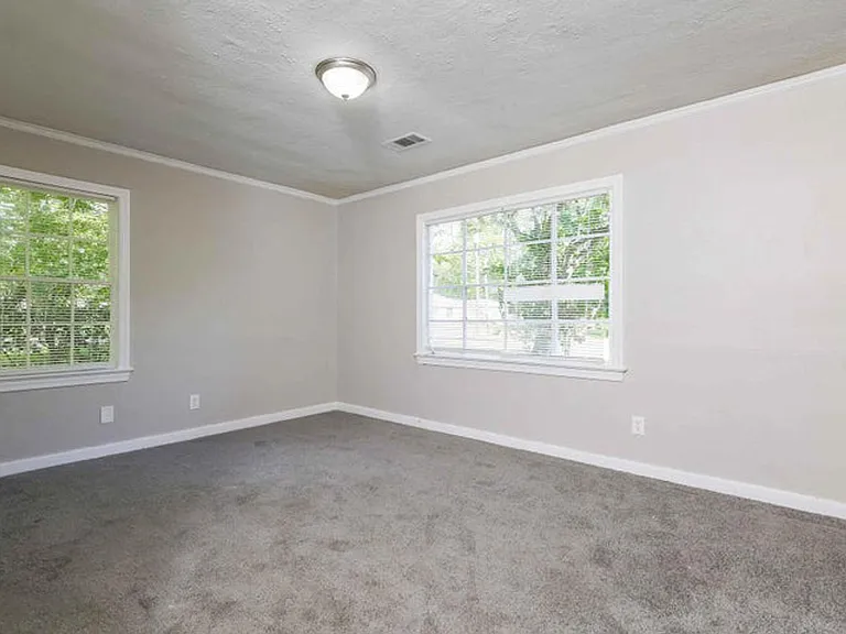 701 Cedarhurst Rd — Photo 6