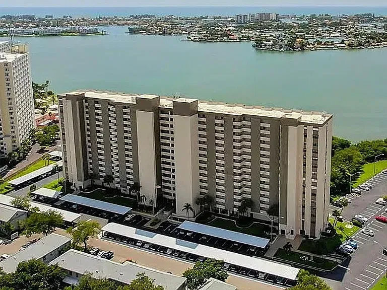 2 bed, 1055 sqft, $2,465 — Photo 2