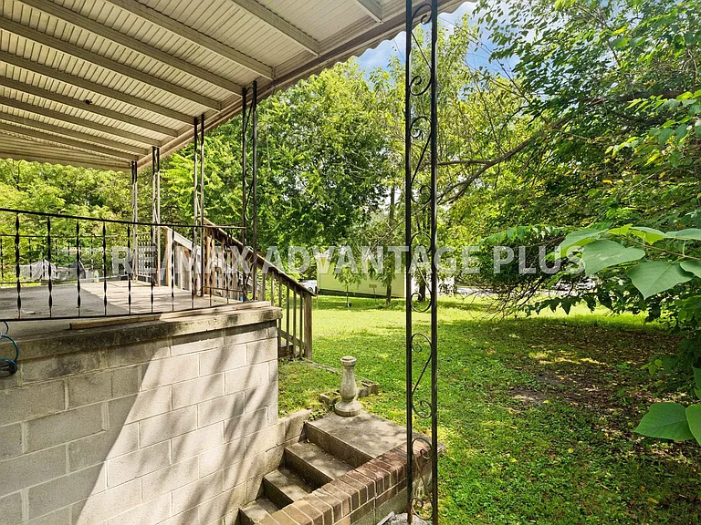 516 N Center St — Photo 4