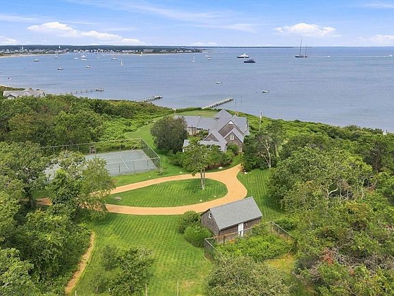 3rd image of 139 Chappaquiddick Rd