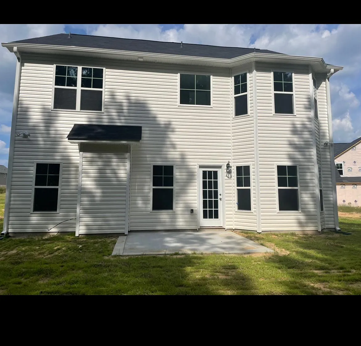 4 bed, 2.5 bath, 2202 sqft, $2,100 — Photo 2