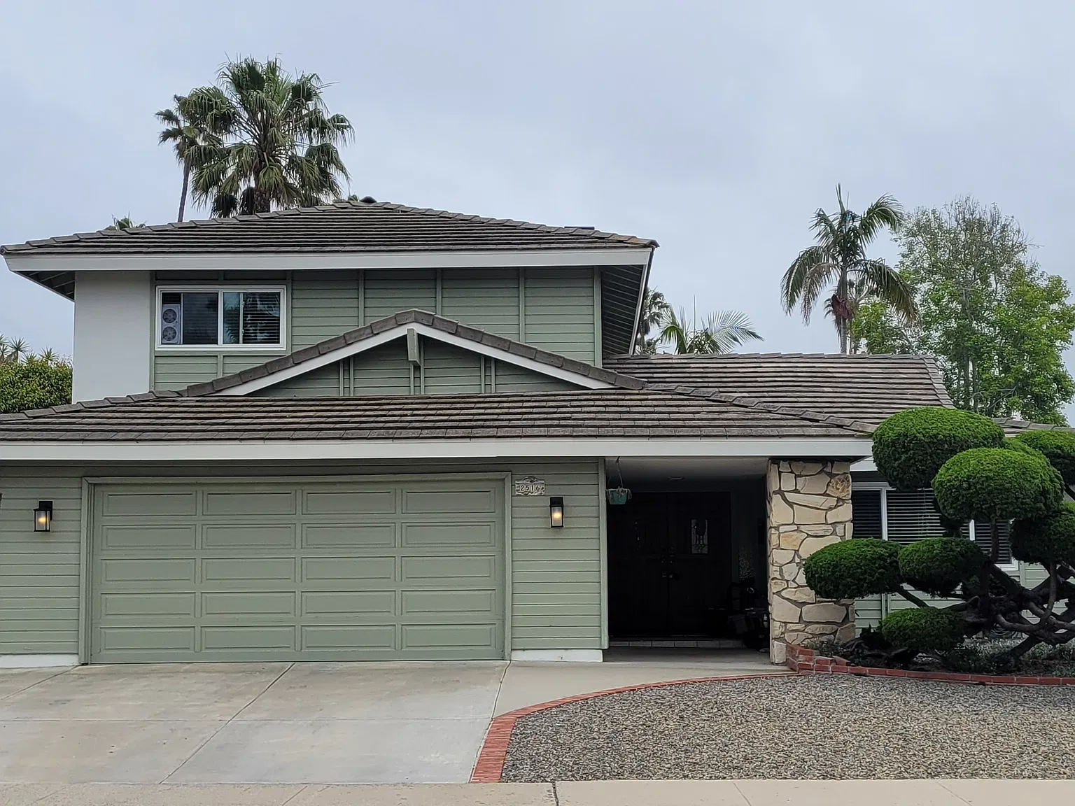 4 bed, 2153 sqft, $6,200 — Photo 2