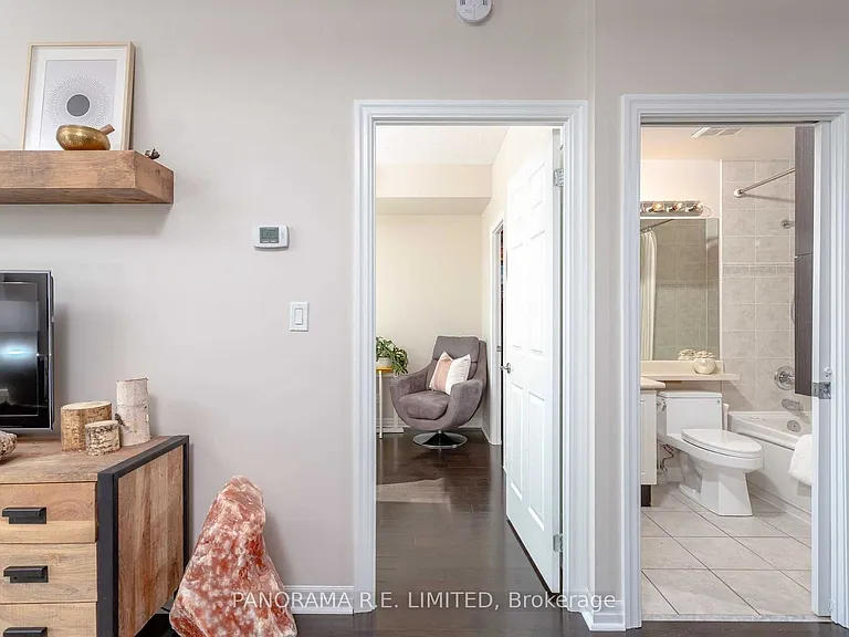 1359 Rathburn Rd E #210 — Photo 11