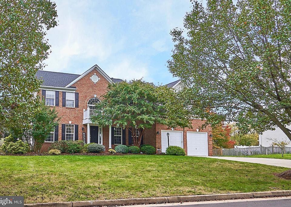 Brick Front; located on a cup-de-sac