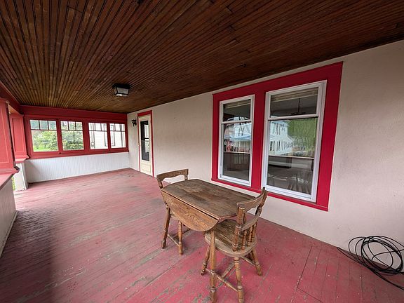 4th image of 308 Williams St