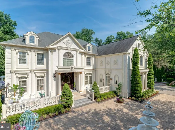 423 Seneca Rd, Great Falls, VA 22066