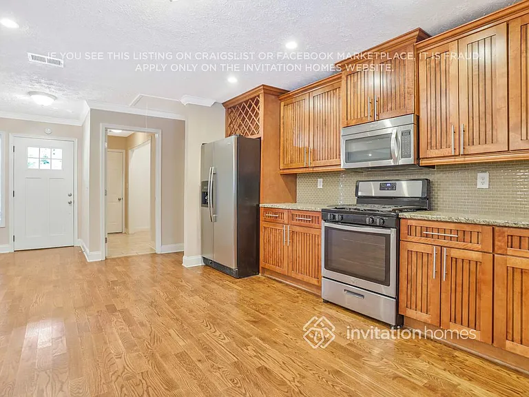 327 Mackinac Holw — Photo 9