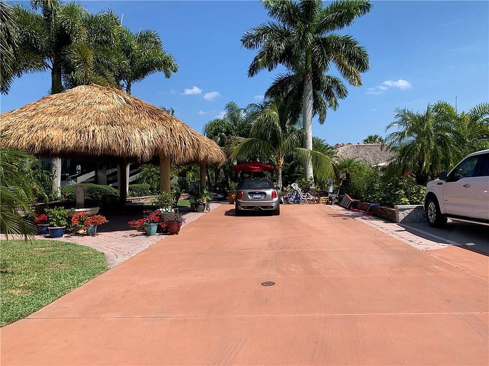 1st image of 472 NW Sandtrap Ln