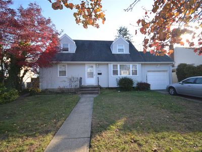 2666 Flower St, Westbury, NY, 11590