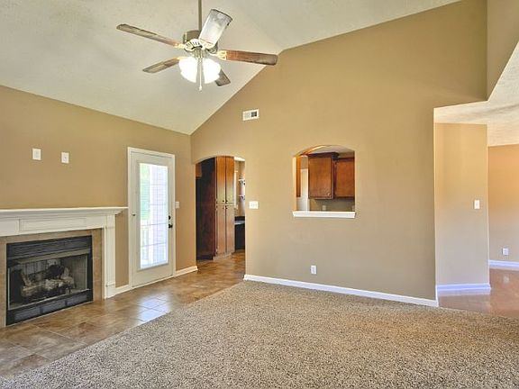 4th image of 1685 Parkside Dr