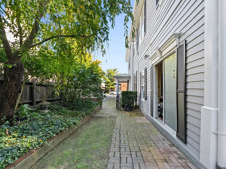 209 N Washington St — Photo 129