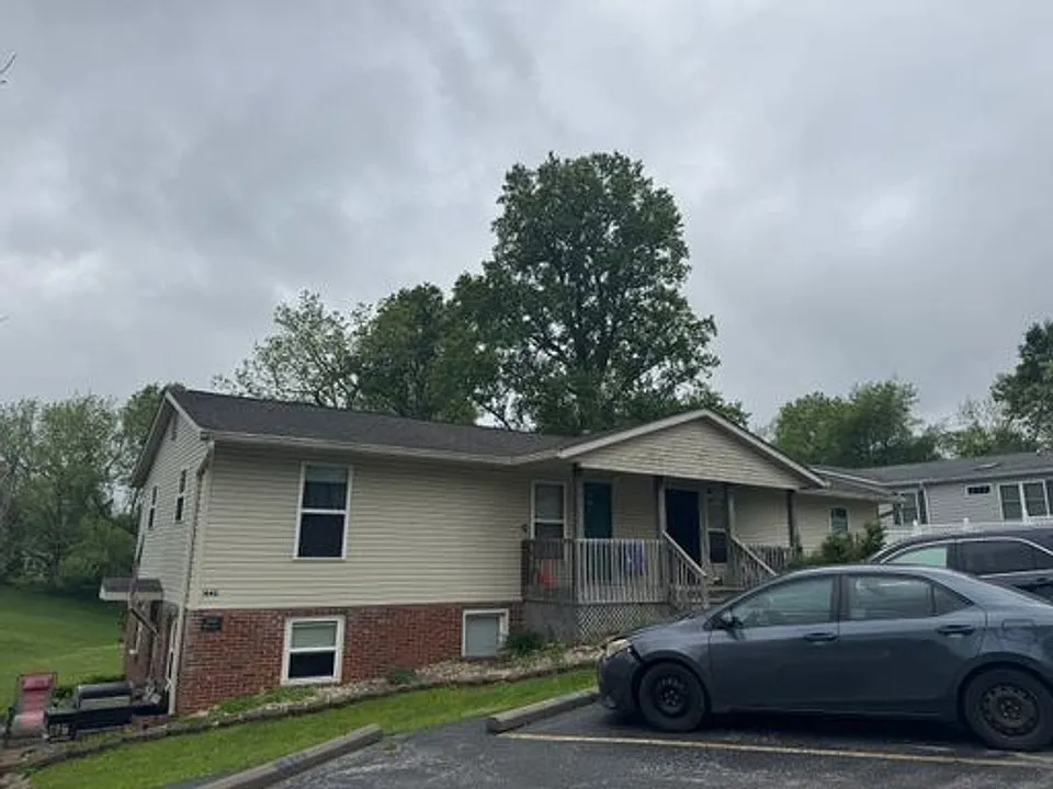 1636-1642 E Moffett