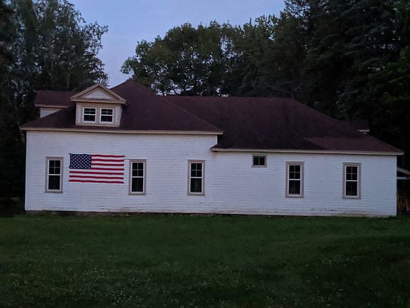 5th image of 211 Clinton St