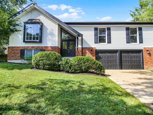 607 Crofton Circle Ct, Ballwin, MO 63021