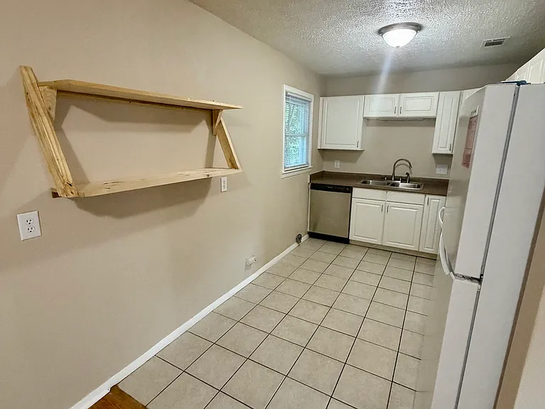 814 Crestwood Ter — Photo 9