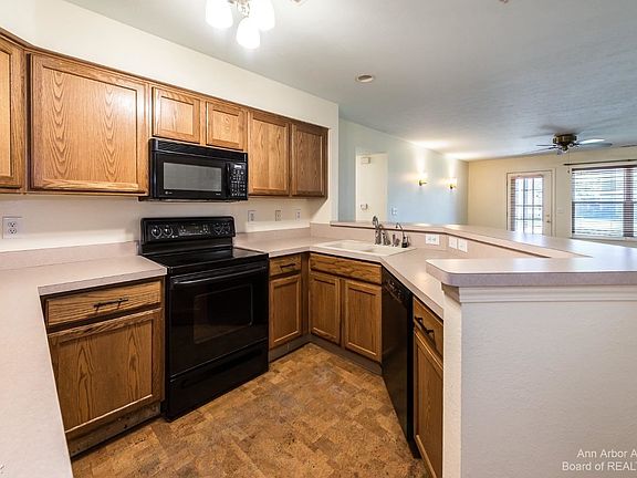 4th image of 1381 Millbrook Trl