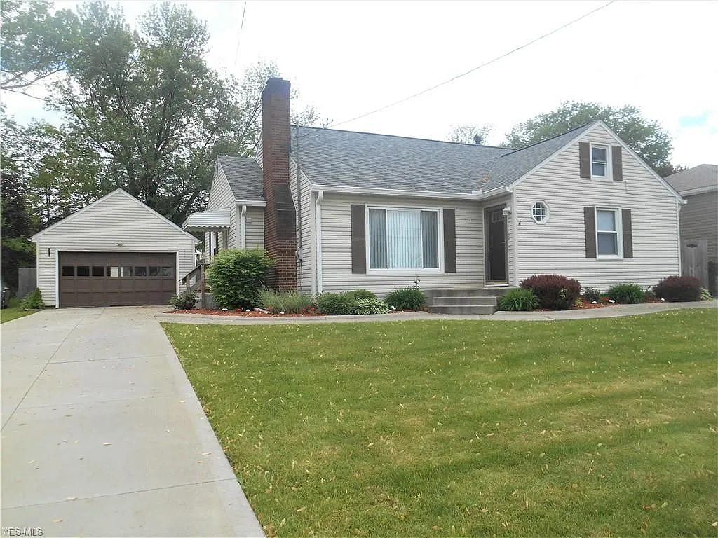 1743 Jefferson Rd NE photo 1