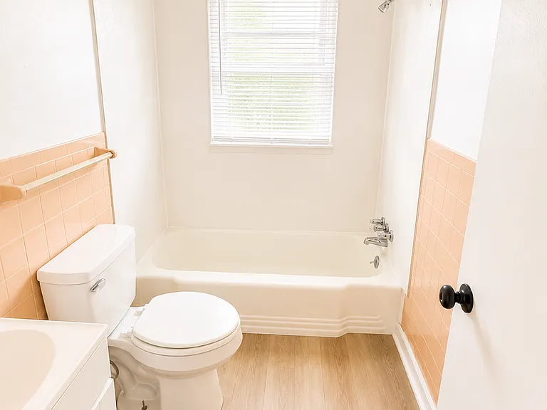 1300 Lola Ave — Photo 8