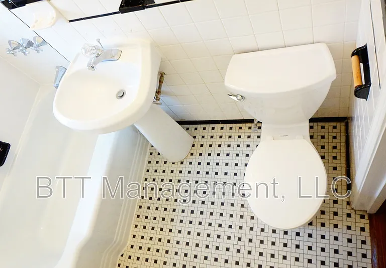 806 Houston Ave #2 — Photo 21