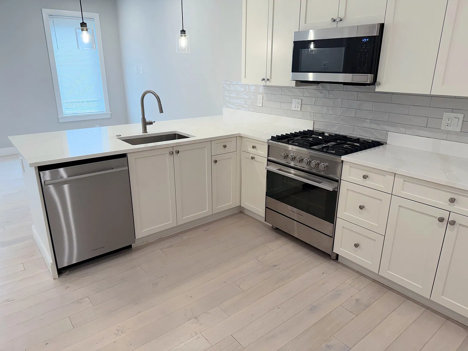 1 bed, 725 sqft, $2,950 — Photo 3